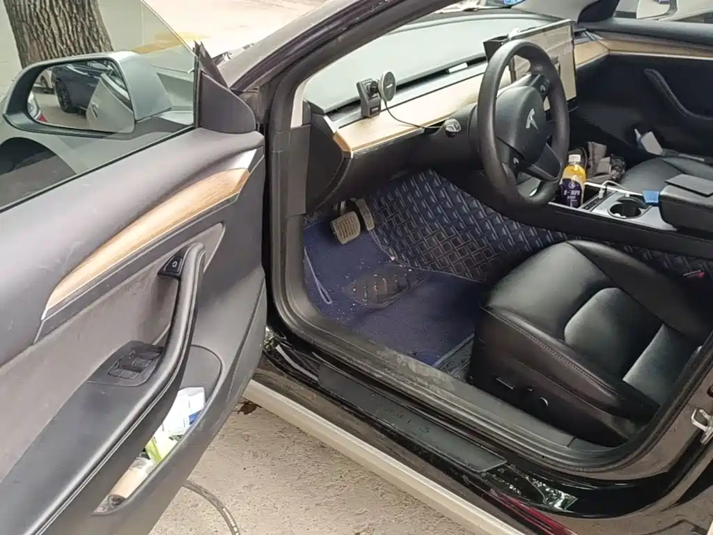 Tesla Model 3 — миниатюра 16