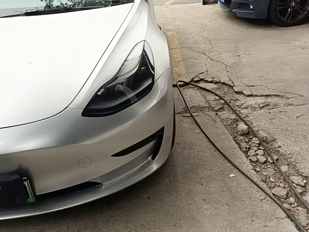 Tesla Model 3 — миниатюра 24