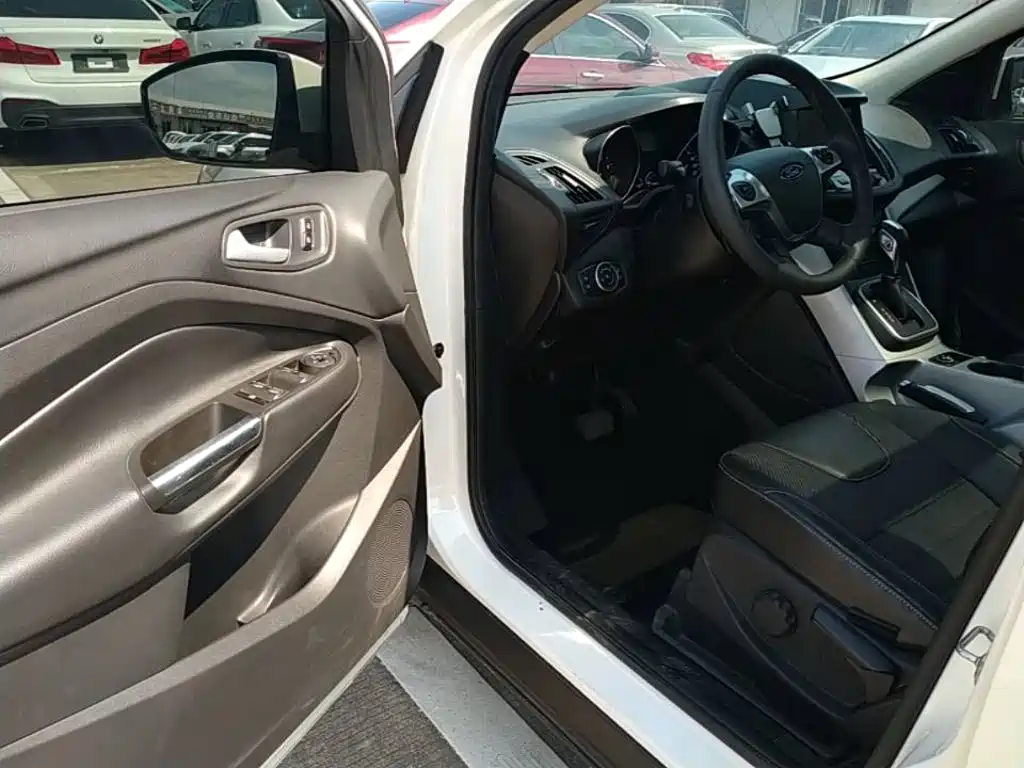 Ford Kuga — миниатюра 16