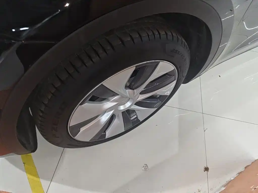 Tesla Model Y — миниатюра 23