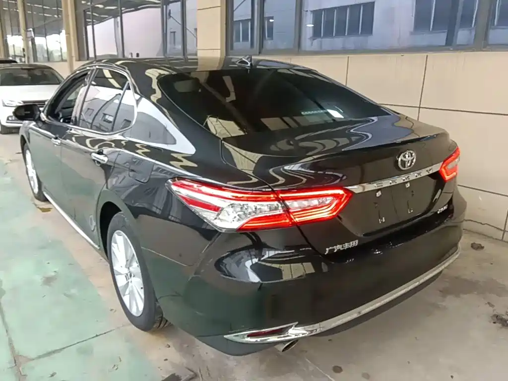 Toyota Camry — миниатюра 5