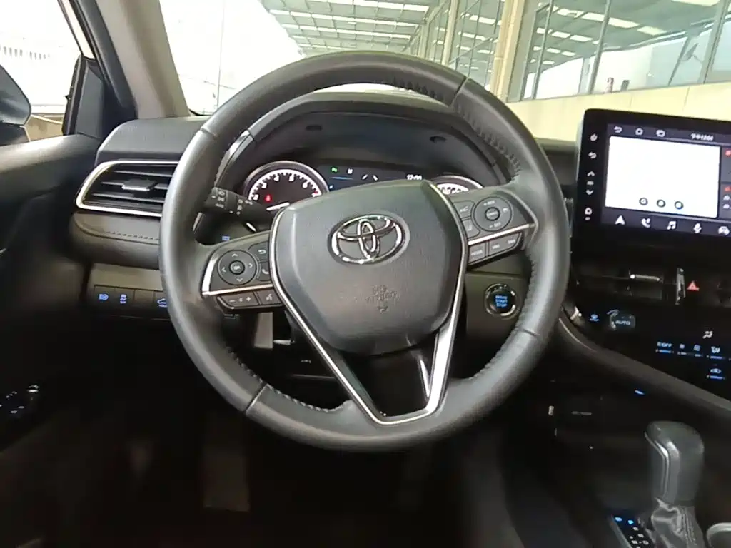 Toyota Camry — миниатюра 11