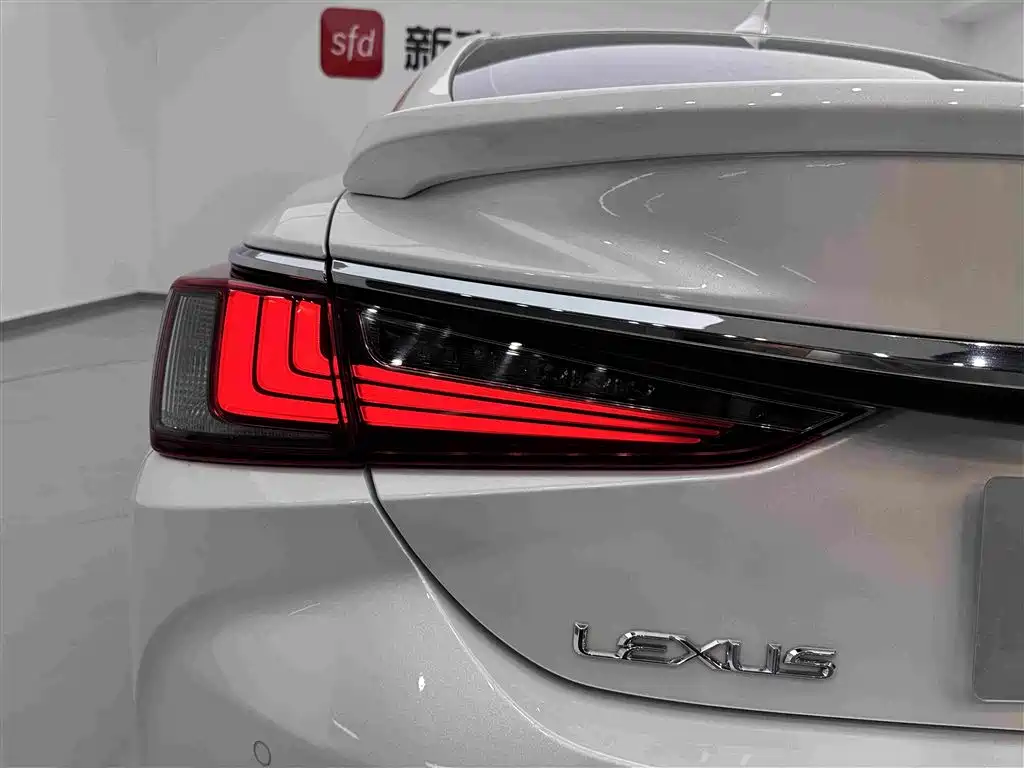 Lexus ES 2022 — фото 28