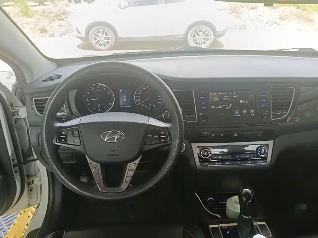 Hyundai Mistra — миниатюра 10