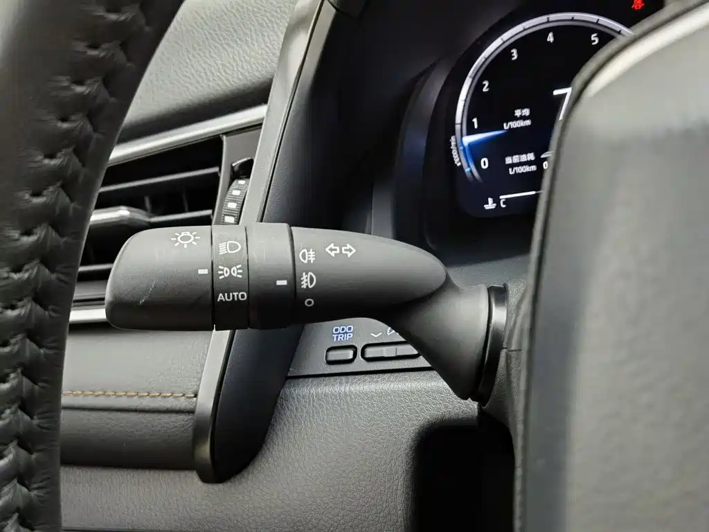 Toyota Camry — миниатюра 21
