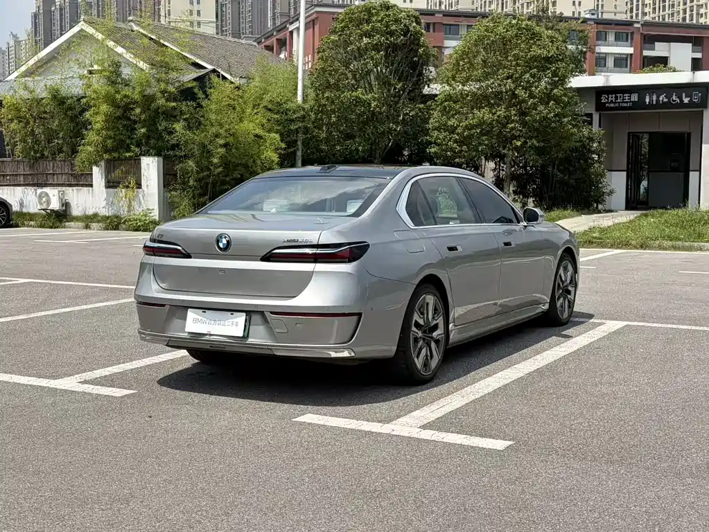BMW i7 — миниатюра 11