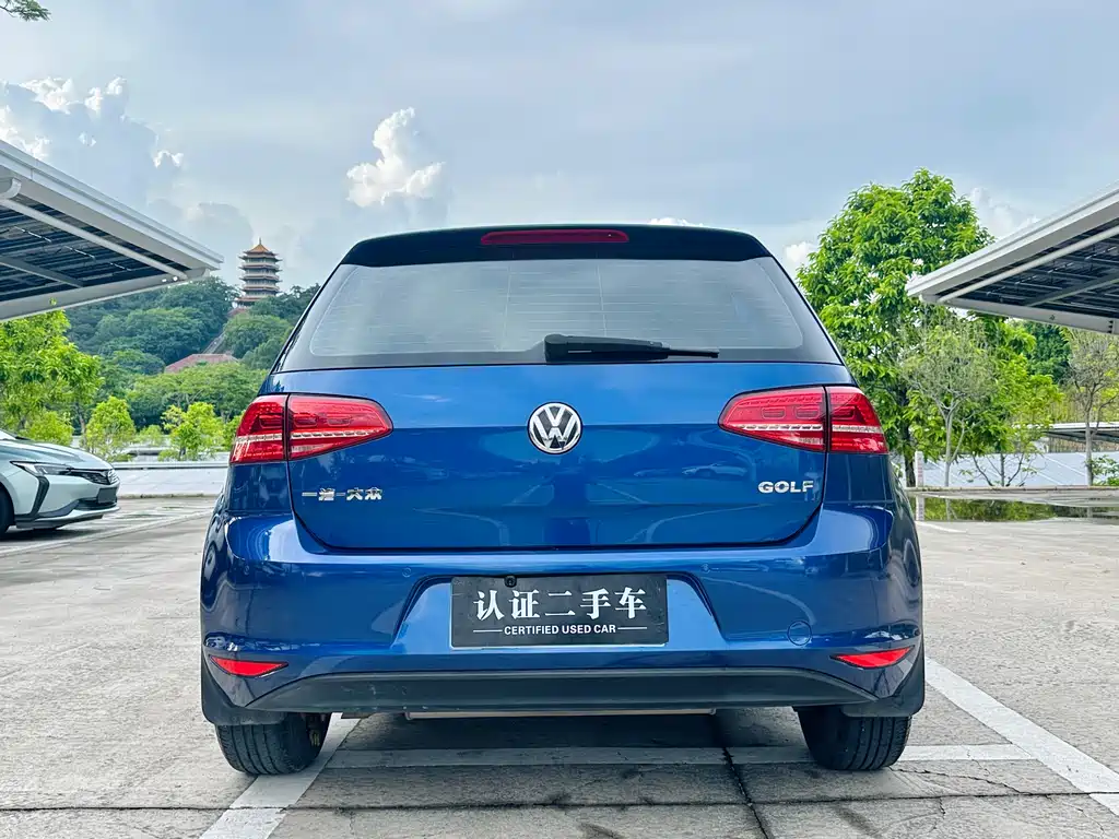 Volkswagen Golf 2014 1.6L AT Fashion