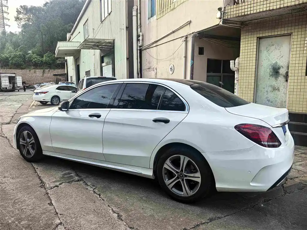 Mercedes-Benz C-Class — миниатюра 6