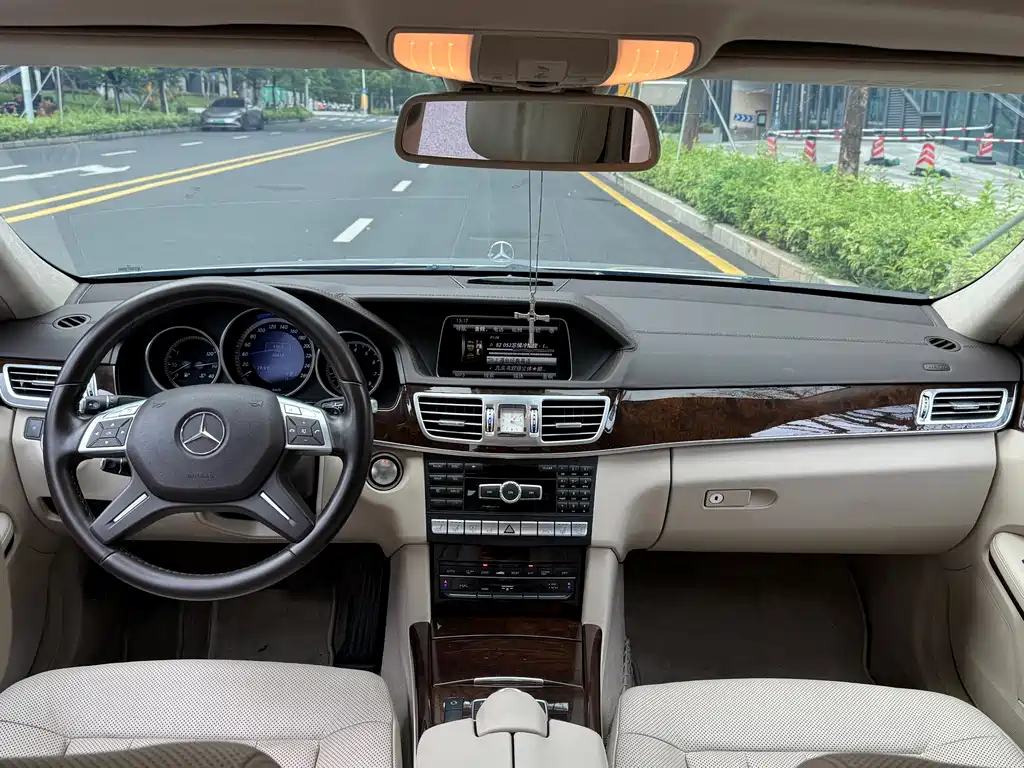 Mercedes-Benz E-Class — миниатюра 14