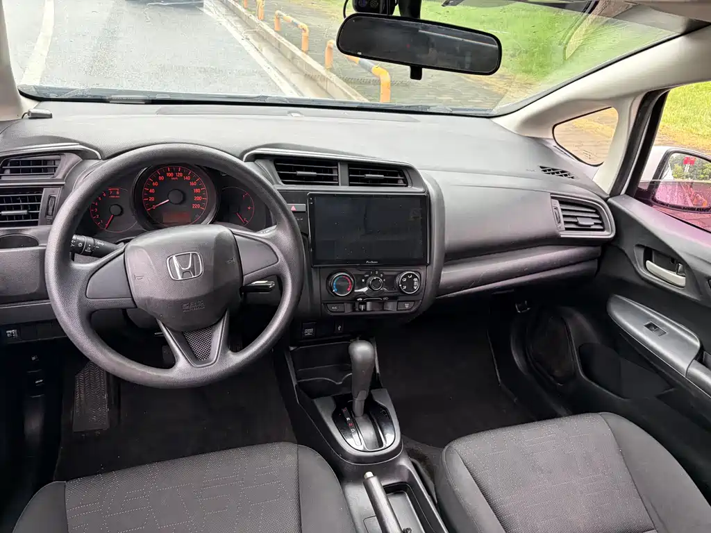 Honda Fit — миниатюра 7