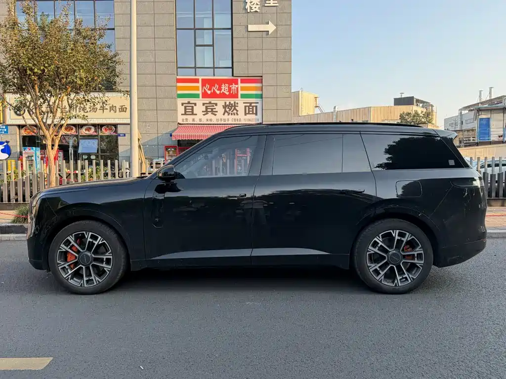 Lynk & Co 900 — миниатюра 3