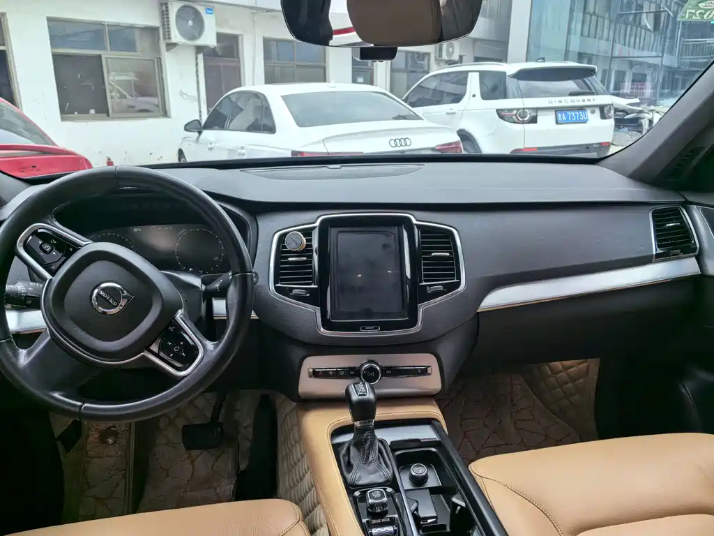 Volvo XC90 — миниатюра 7