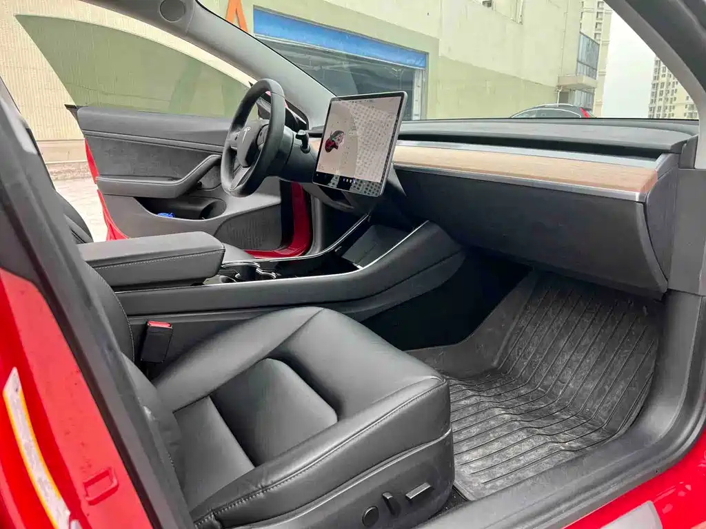 Tesla Model 3 — миниатюра 9