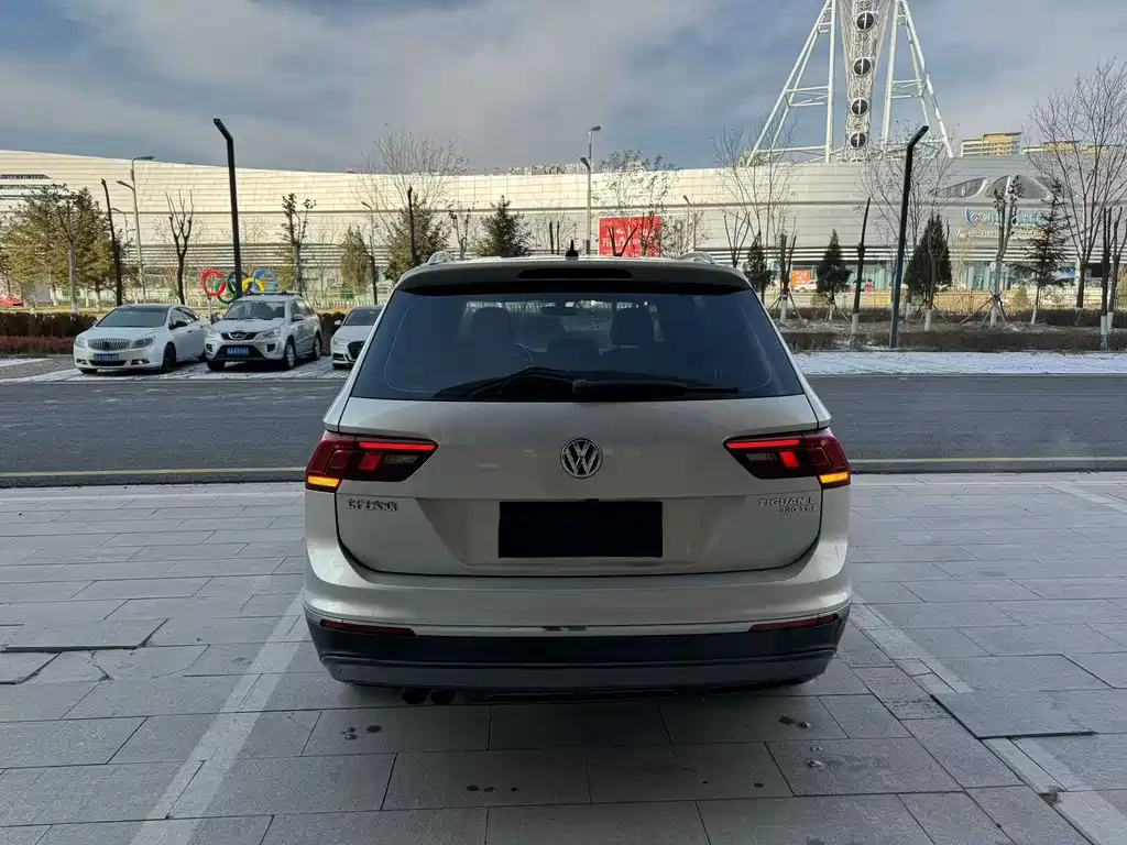 VOLKSWAGEN TIGUAN L