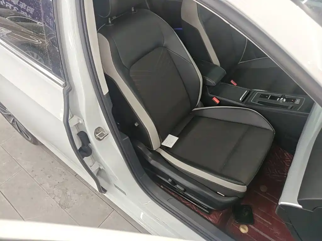 Volkswagen Golf — миниатюра 25
