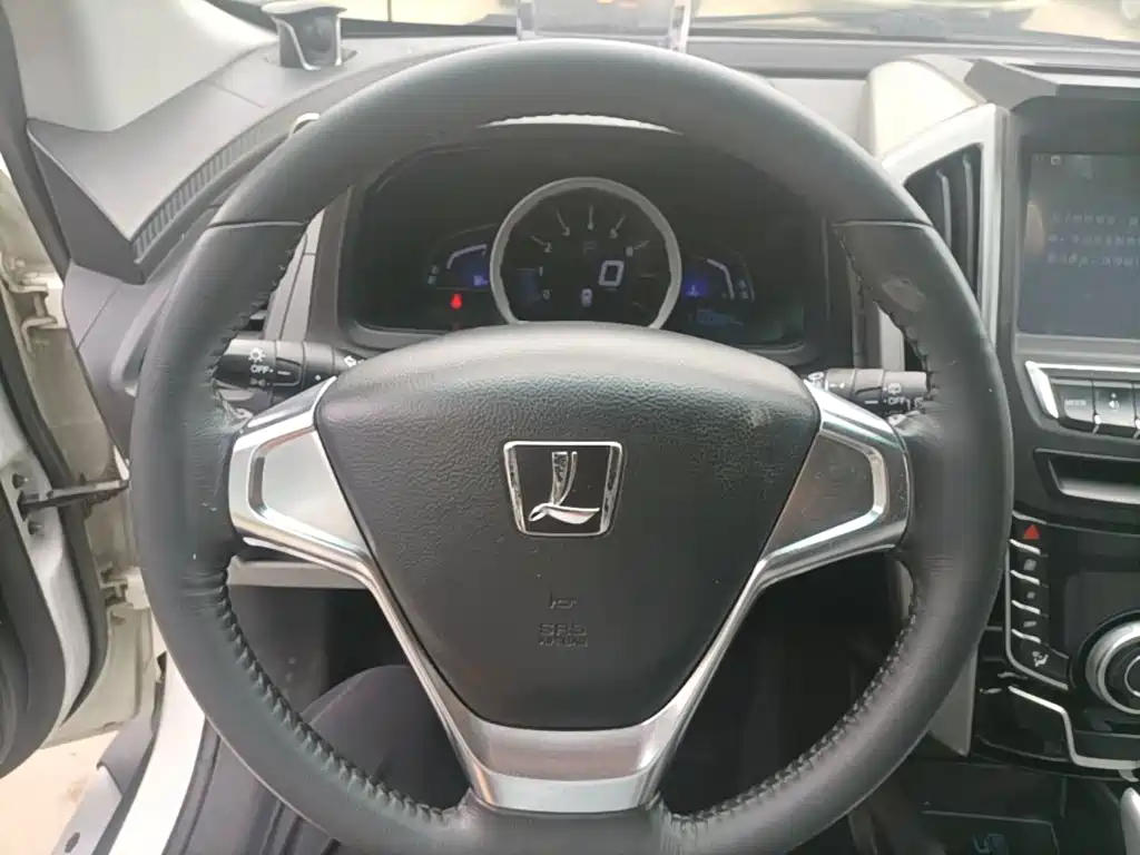 Luxgen U6 — миниатюра 7