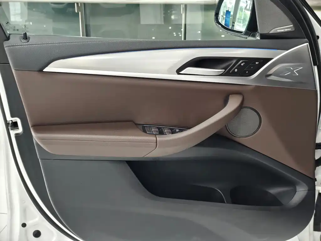 BMW iX3 — миниатюра 8