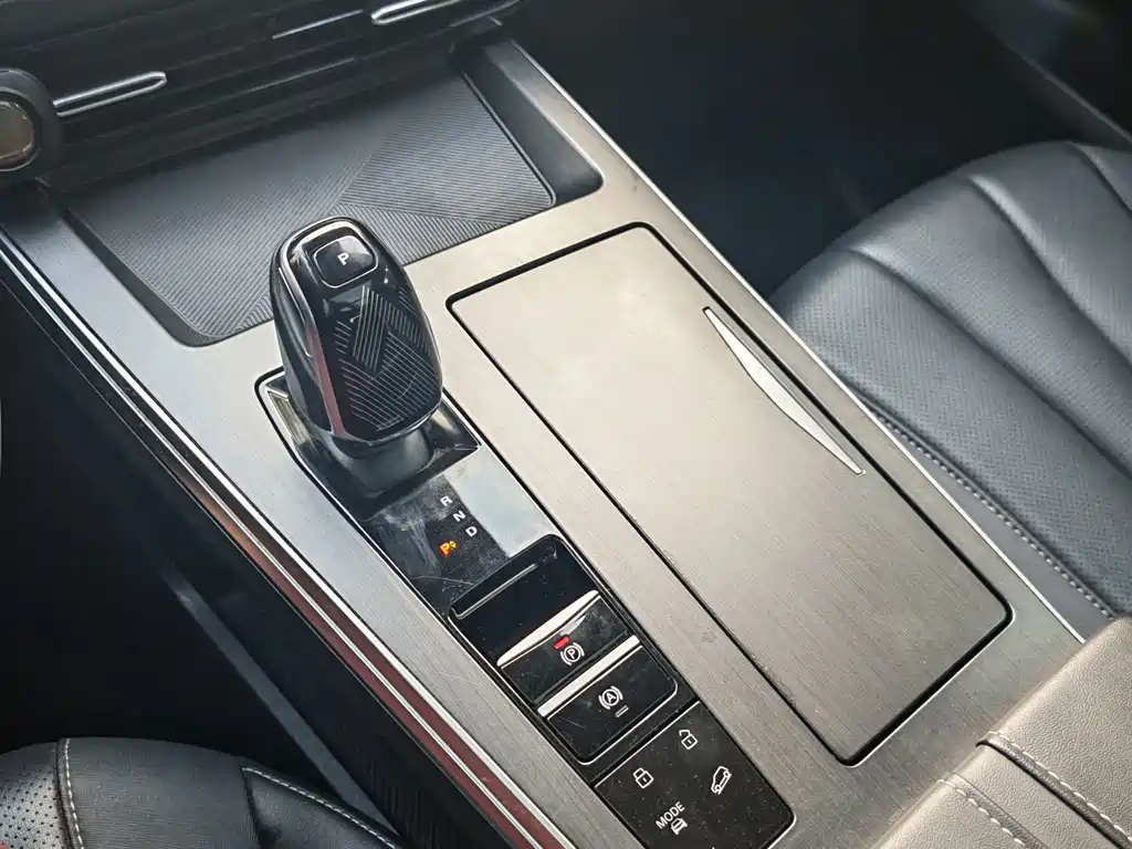 Roewe RX5 eMAX — миниатюра 16
