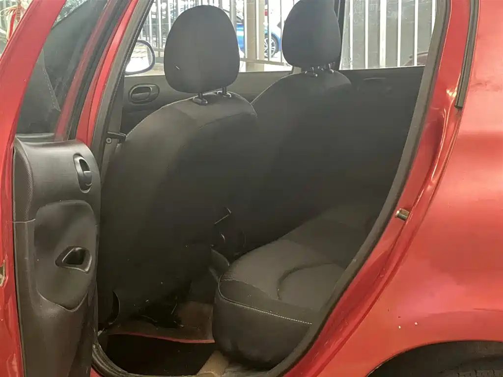 Peugeot 207 2011 1.4L MT