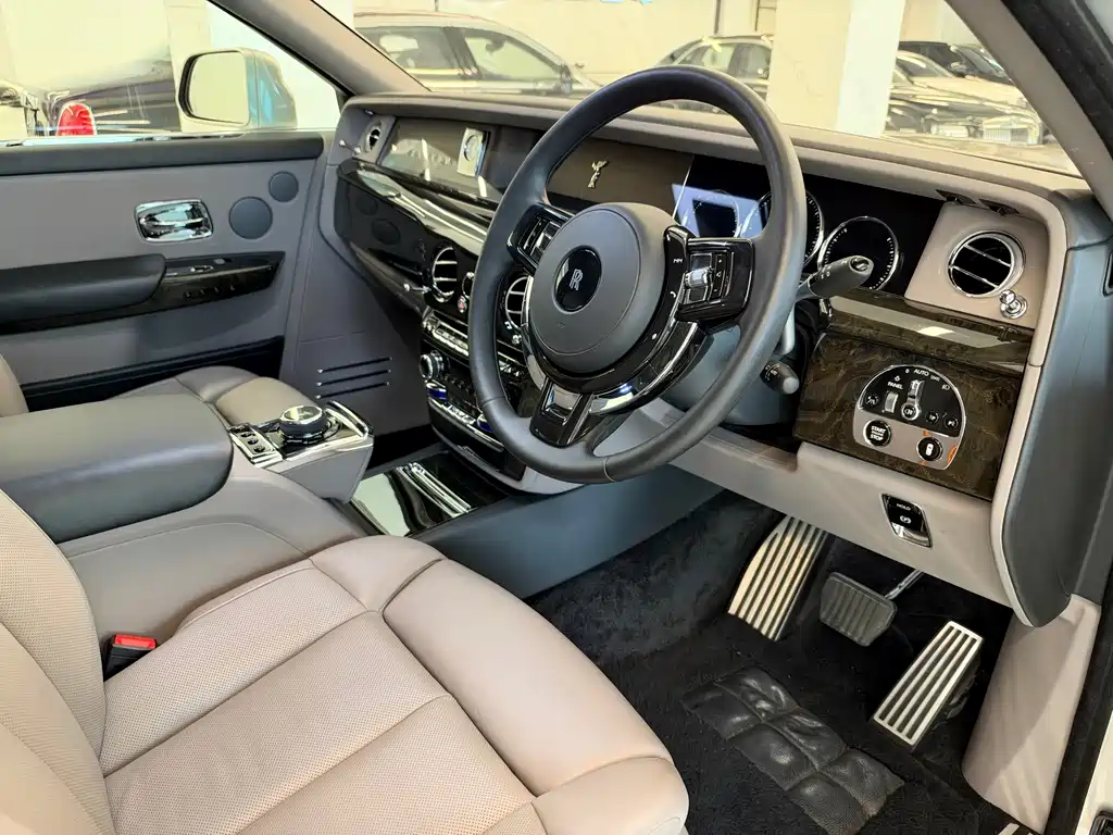 Rolls-Royce Phantom — миниатюра 4