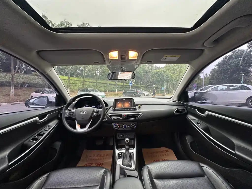 Hyundai Elantra — миниатюра 16