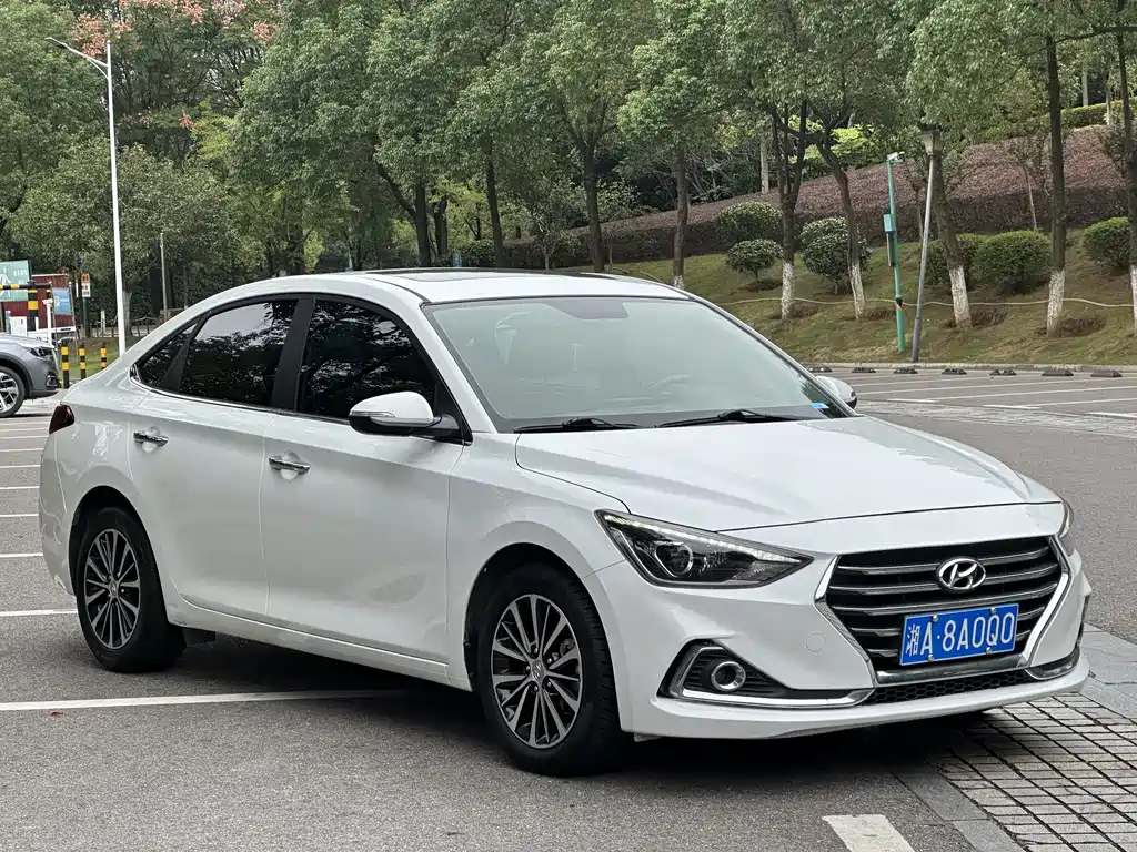 Hyundai Elantra — миниатюра 3