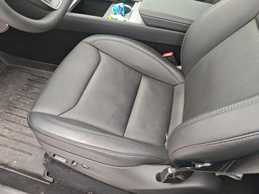 Tesla Model Y — миниатюра 9