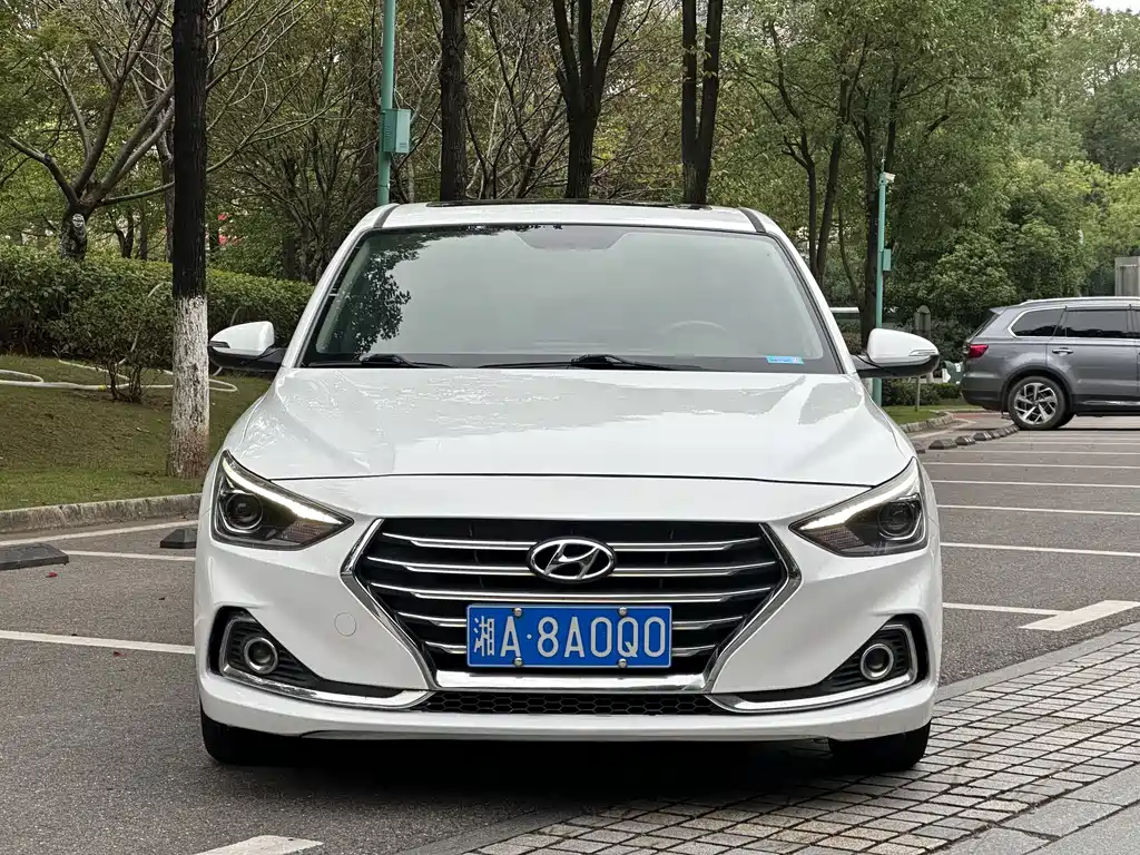 Hyundai Elantra — миниатюра 2
