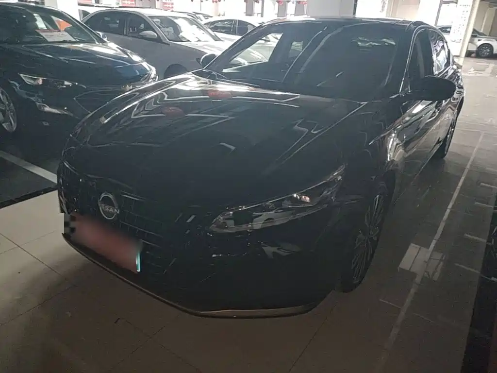 Nissan Altima 2024 2.0L SV Black Gold
