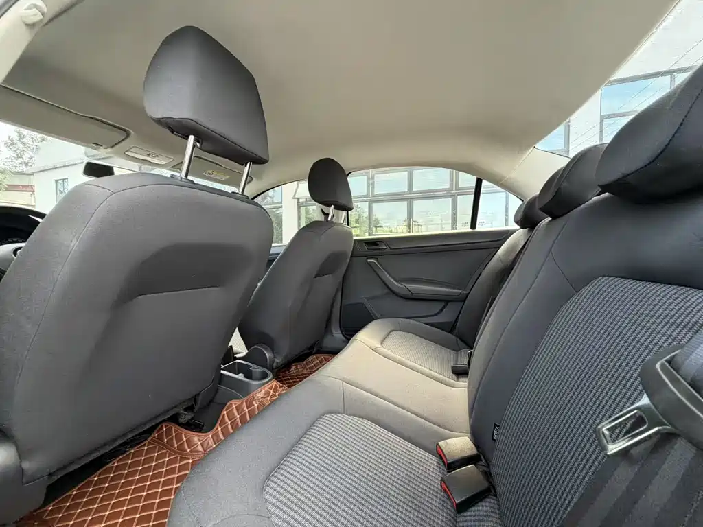 Volkswagen Santana — миниатюра 9