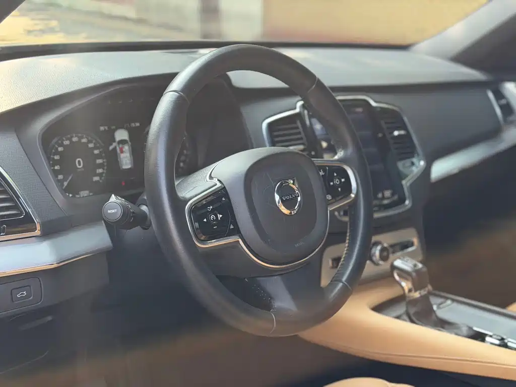 Volvo XC90 — миниатюра 4