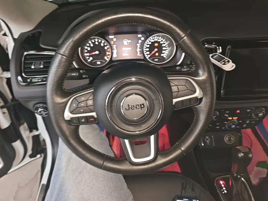 Jeep Compass — миниатюра 11