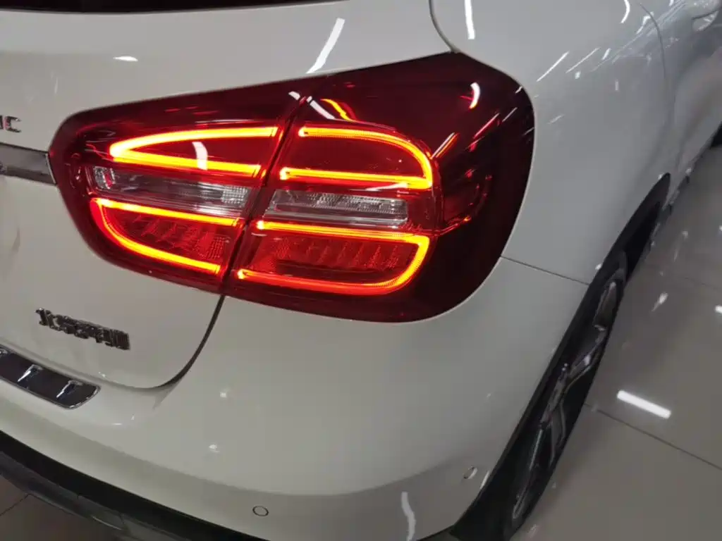 Mercedes-Benz GLA — миниатюра 8