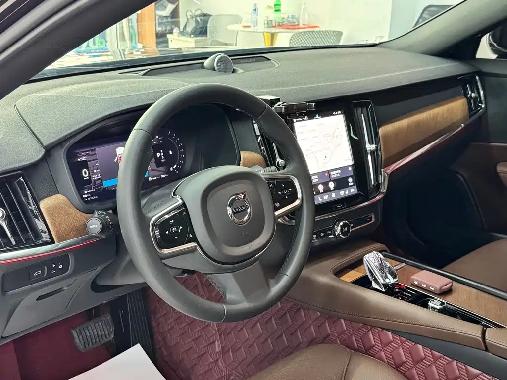 Volvo S90 2024 B5 Luxury