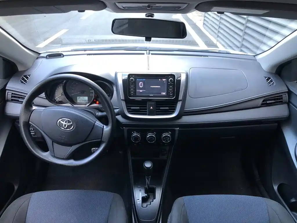 Toyota Yaris L — миниатюра 6
