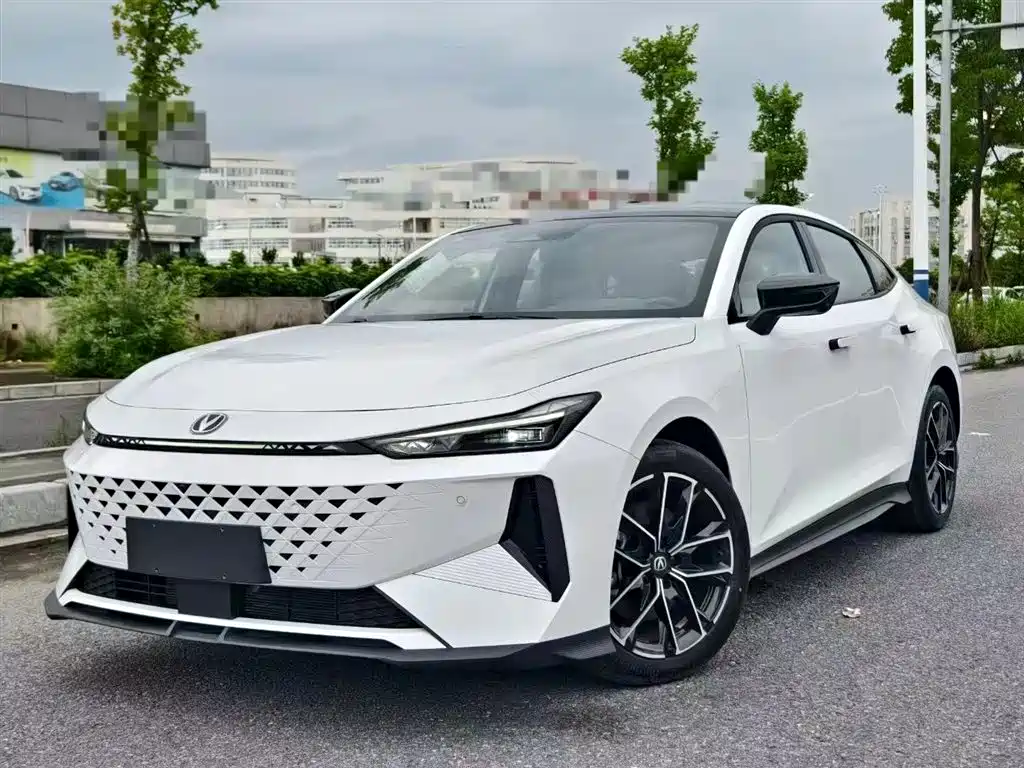 CHANGAN  UNI V SMART IDD