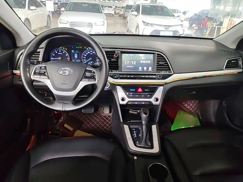 Hyundai Elantra — миниатюра 10