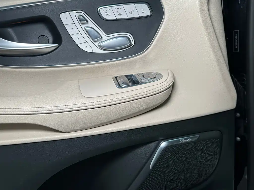 Mercedes-Benz V-Class — миниатюра 40