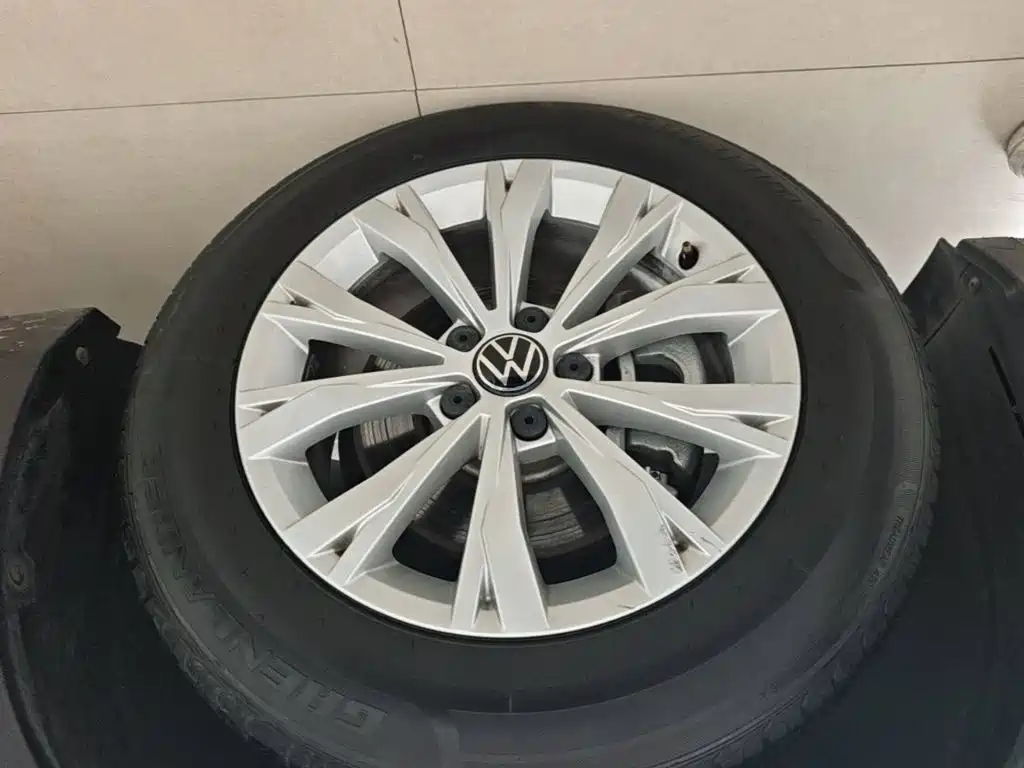 Volkswagen Tiguan L — миниатюра 23