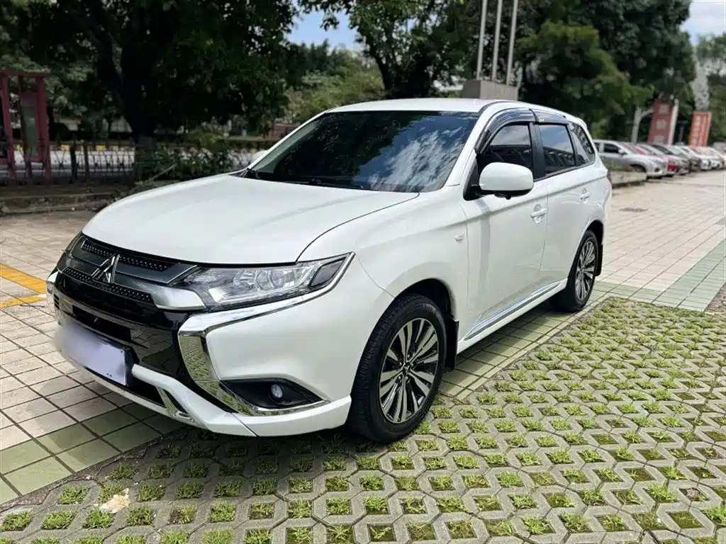 Купить Mitsubishi Outlander