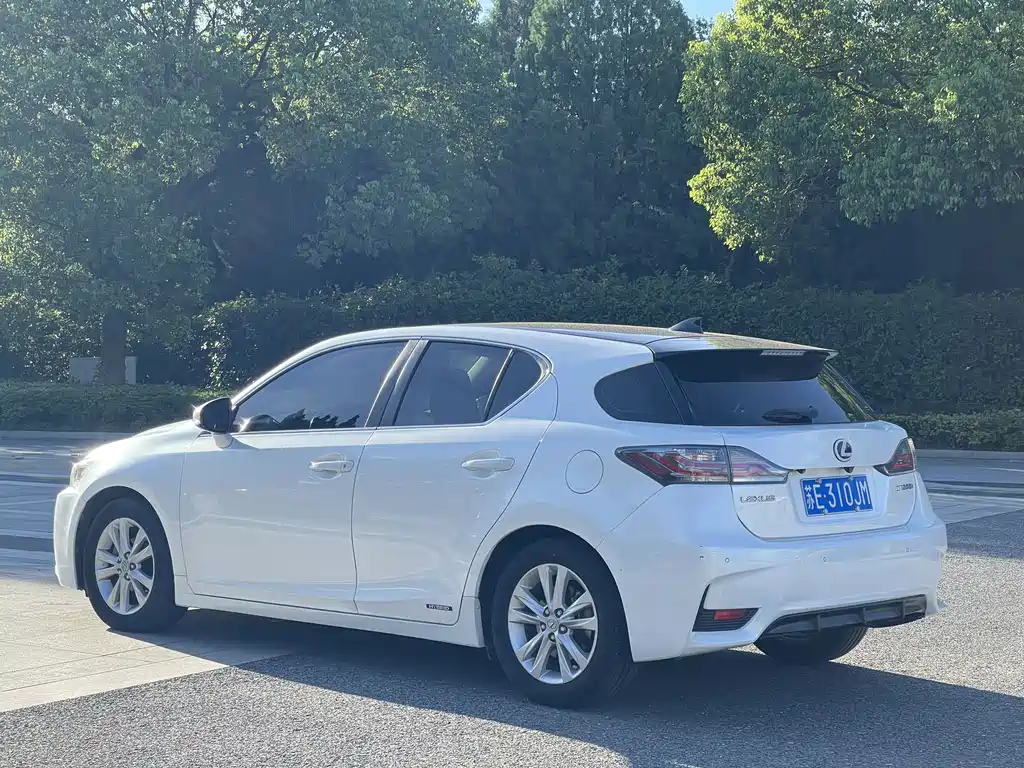 Lexus CT — миниатюра 15
