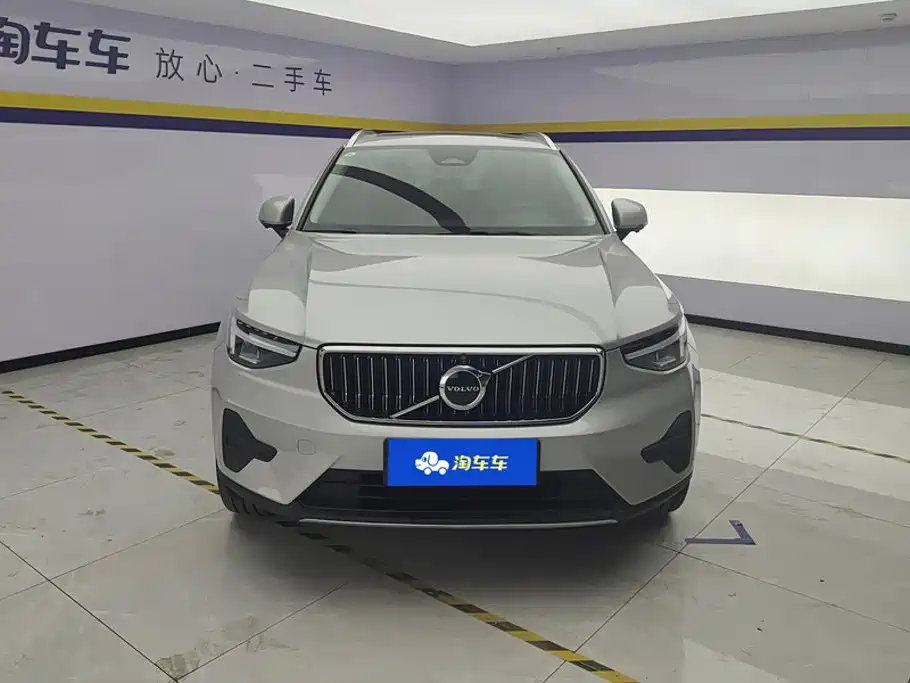 Volvo XC40 2023 — фото 2