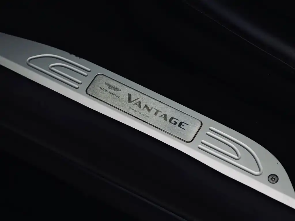 Aston Martin V8 Vantage — миниатюра 9