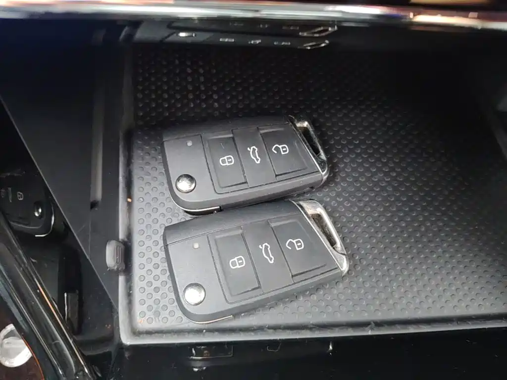 Volkswagen Passat PHEV — миниатюра 9