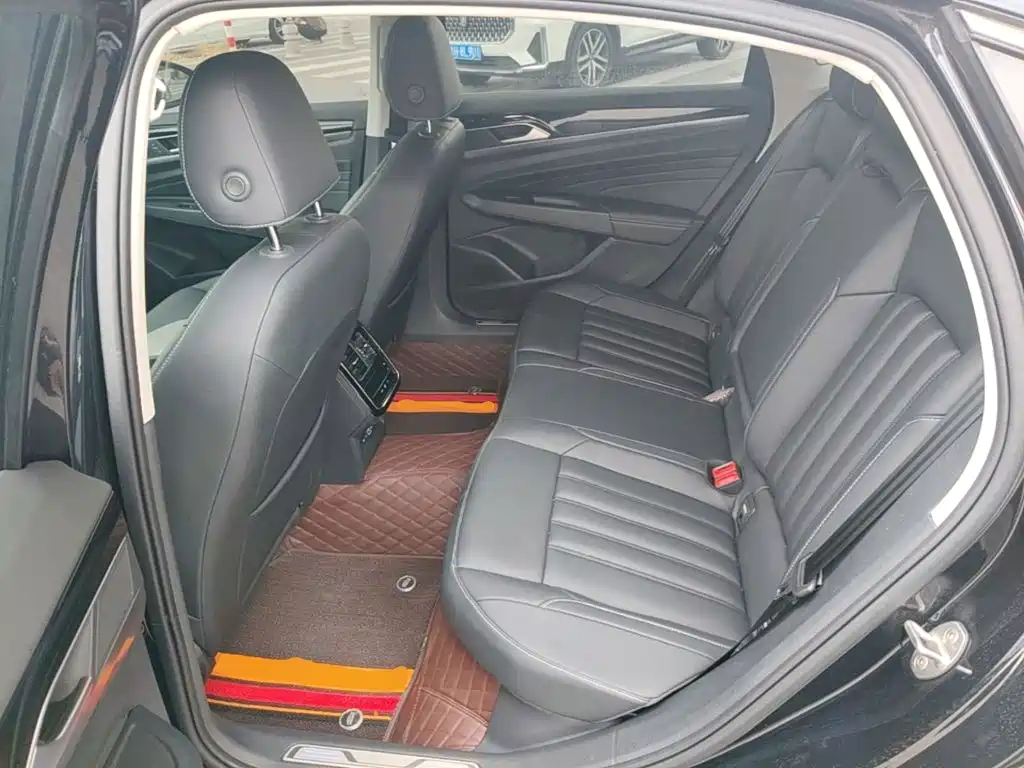Volkswagen Passat PHEV — миниатюра 17