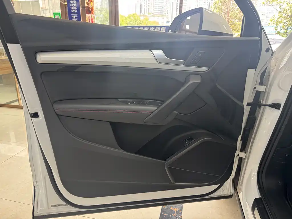 Audi Q5L - фото 4