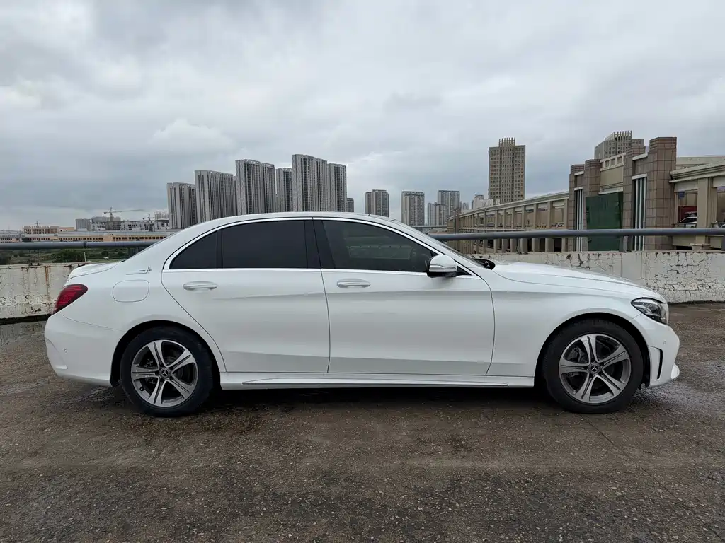 Mercedes-Benz C-Class — миниатюра 13