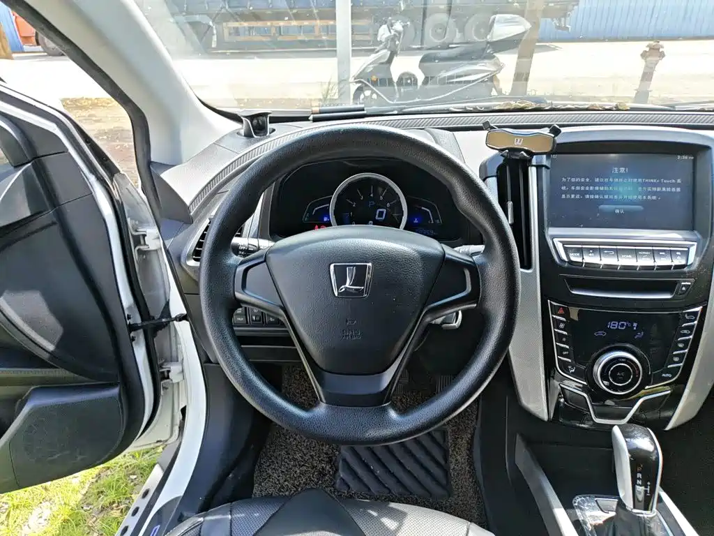 Luxgen U6 — миниатюра 3