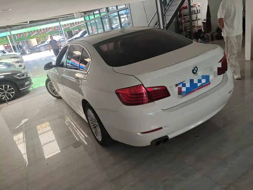 BMW 5 Series — миниатюра 5