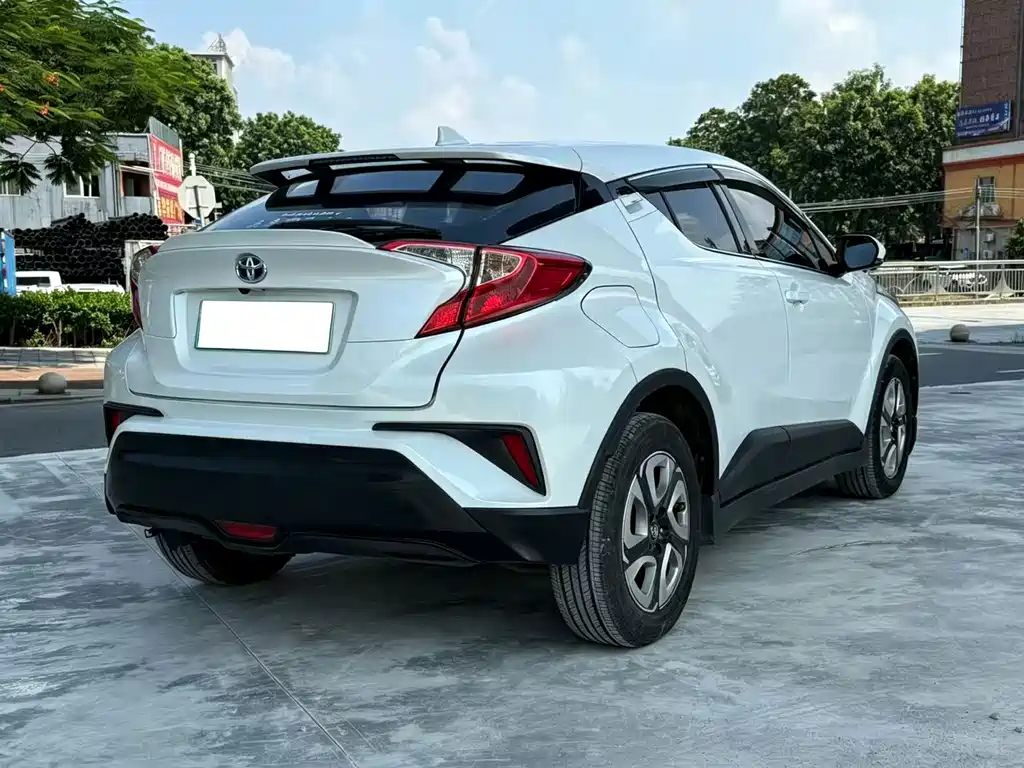 Toyota C-HR EV — миниатюра 3